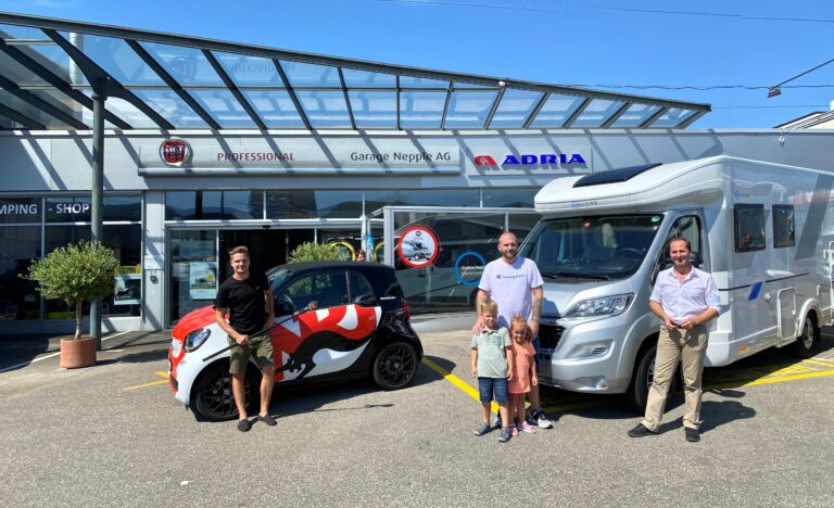 Übergabe des Adria Wohnmobils an den Gewinner von Radio Energy Basel - eine Woche Camping